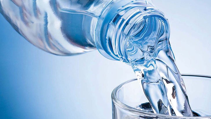 নবীজি (সা.) যেভাবে পানি পান করতে বলেছেন